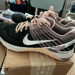 Nike Grip Metcon DSX tennis shoes